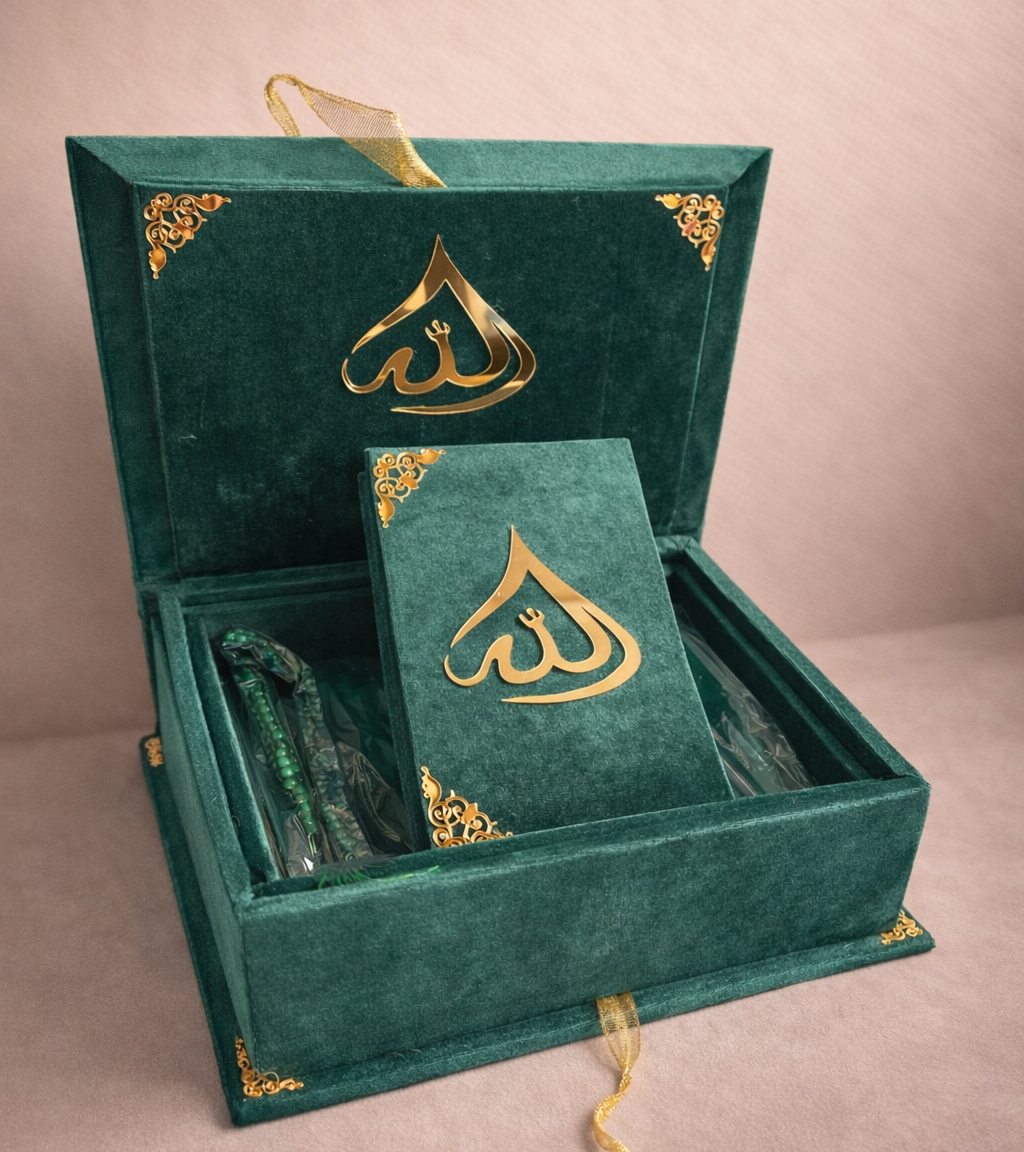 باك هدية إسلامي فاخر من قماش مخملي ناعم (مصحف، سجادة صلاة وسبحة) – متوفر بعدة ألوان