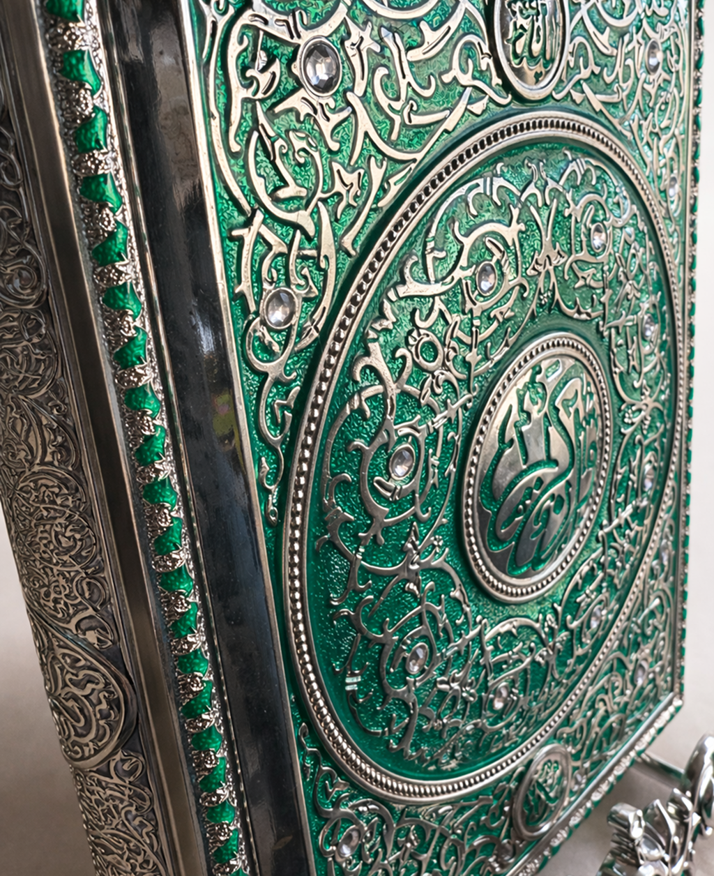 حامل مصحف كبير فاخر مزخرف مع قاعدة ثابتة – تصميم كلاسيكي بألوان أنيقة