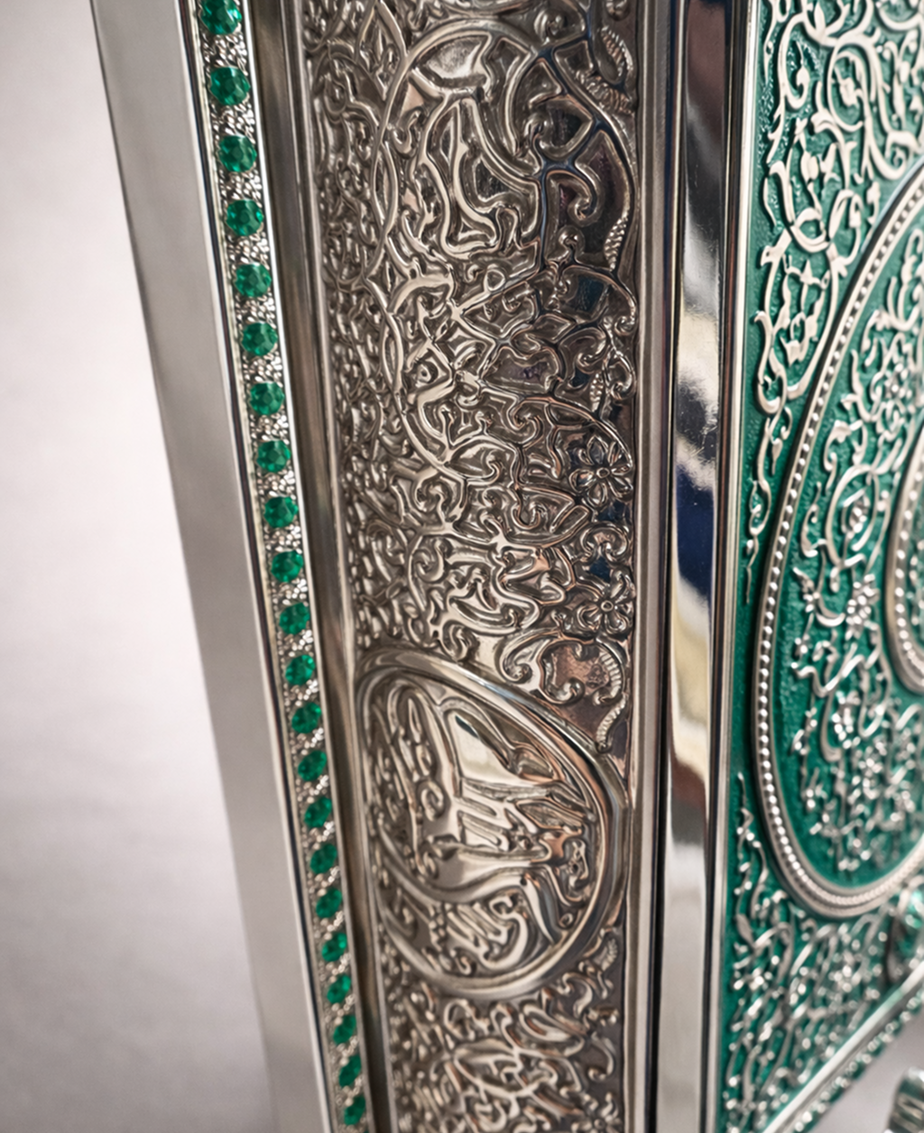 حامل مصحف كبير فاخر مزخرف مع قاعدة ثابتة – تصميم كلاسيكي بألوان أنيقة