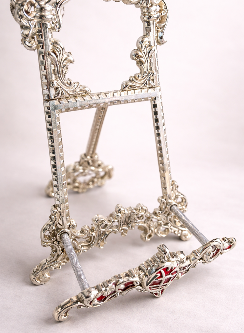 حامل مصحف صغير فاخر مزخرف مع قاعدة ثابتة – تصميم كلاسيكي بألوان مميّزة