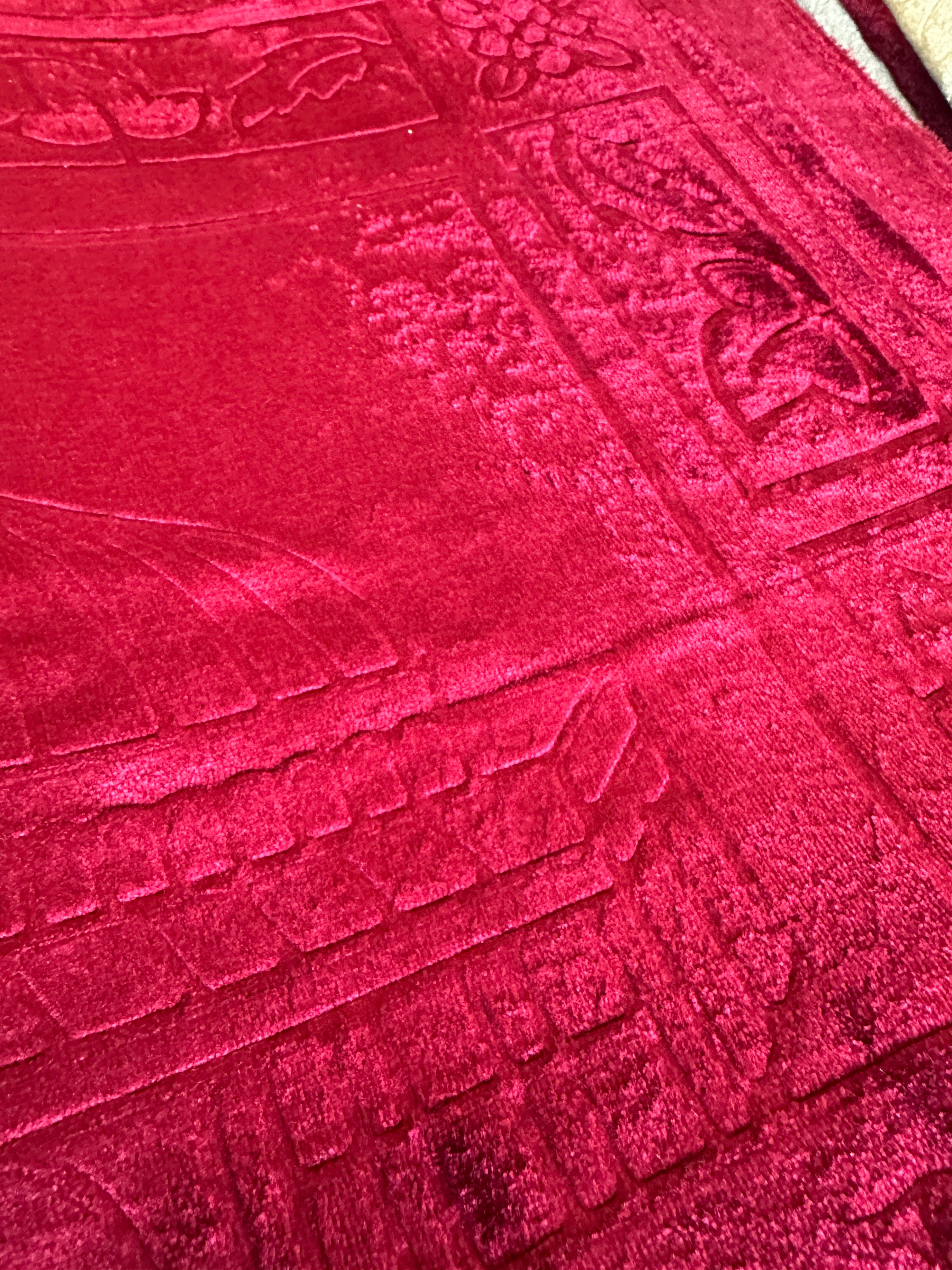 باك هدية إسلامية فاخر – مصحف، حامل مصحف خشبي، سجادة صلاة وتسبيح (متوفر بعدة ألوان)