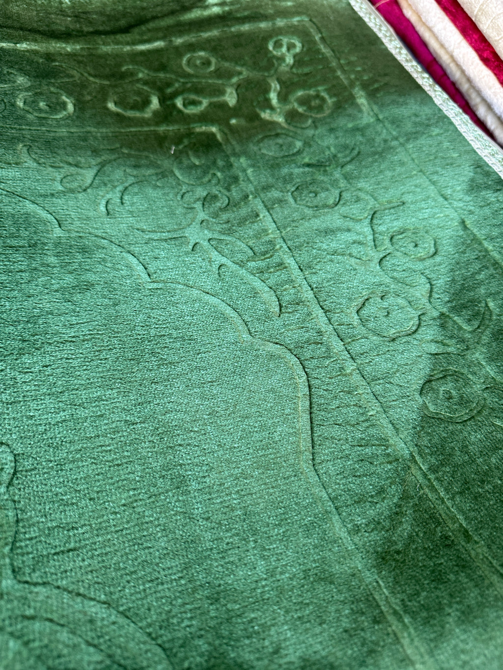 باك هدية إسلامية متكامل – مصحف + سجادة صلاة + مسبحة | جاهز للإهداء